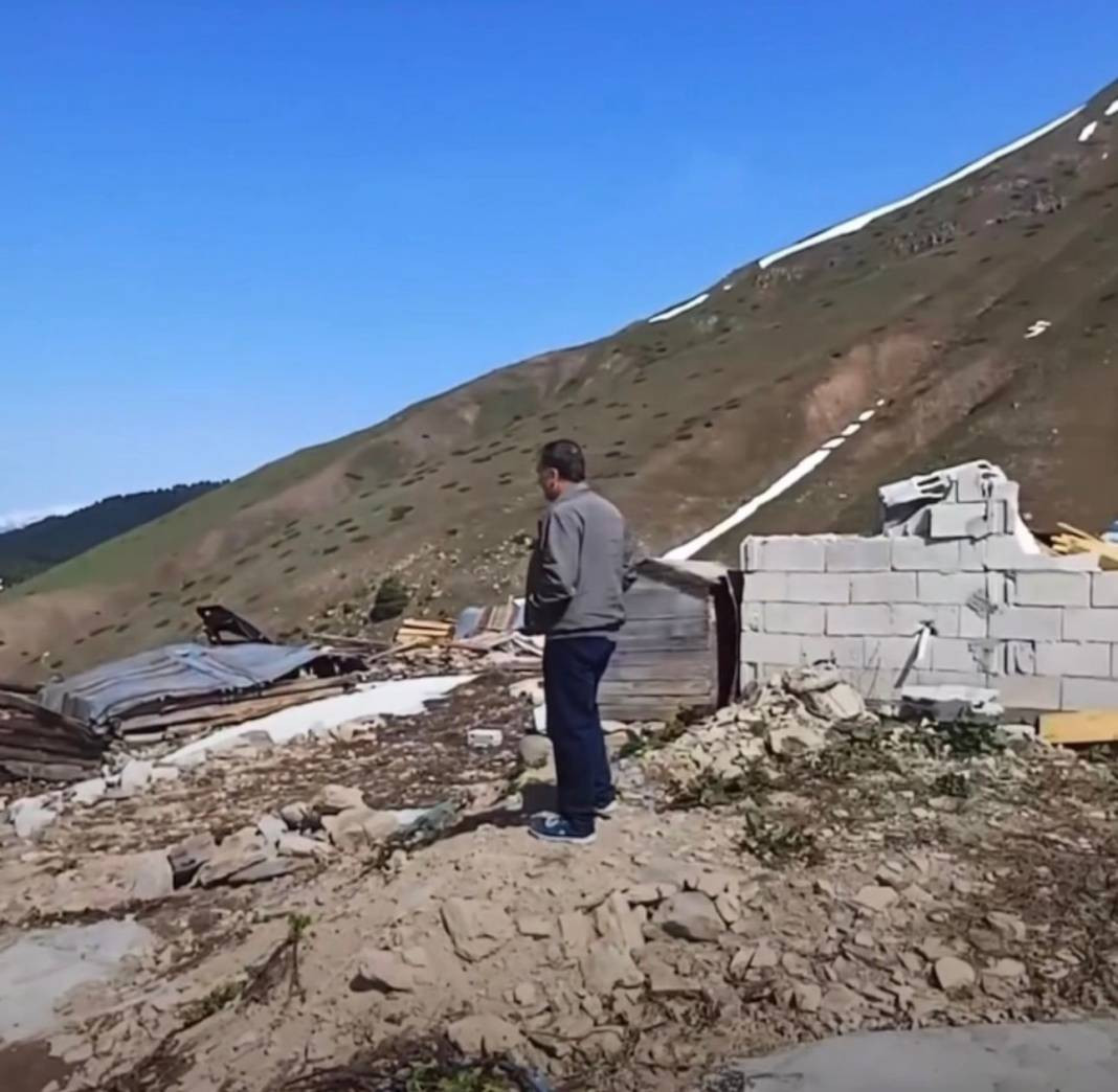 9 ev bir anda yerle bir oldu. Ne deprem ne heyelan - Resim: 8